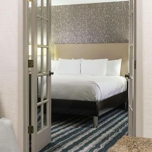 Deluxe King Suite